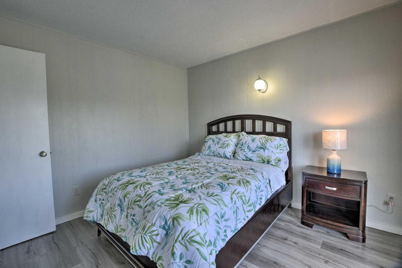 Oak Island Beach Abode With Deck Walk To Shore! Exterior foto
